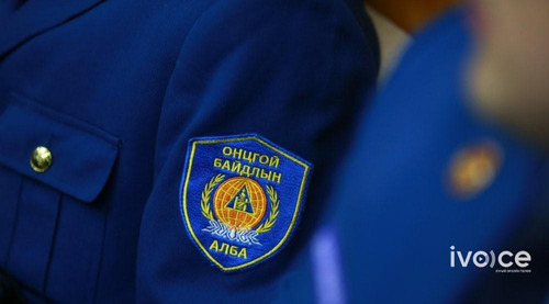 Хоёр метрийн гүнтэй нүхэнд унасан эмэгтэйг аварчээ